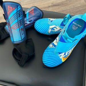 Nike Mercurial soccer cleats 1y PLUS shin guards